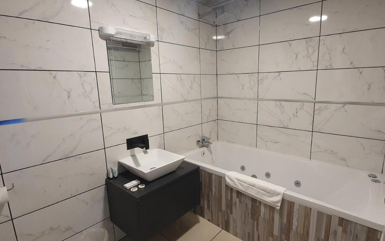 קינגסטון אפון הול Gilson Hotel מראה חיצוני תמונה
